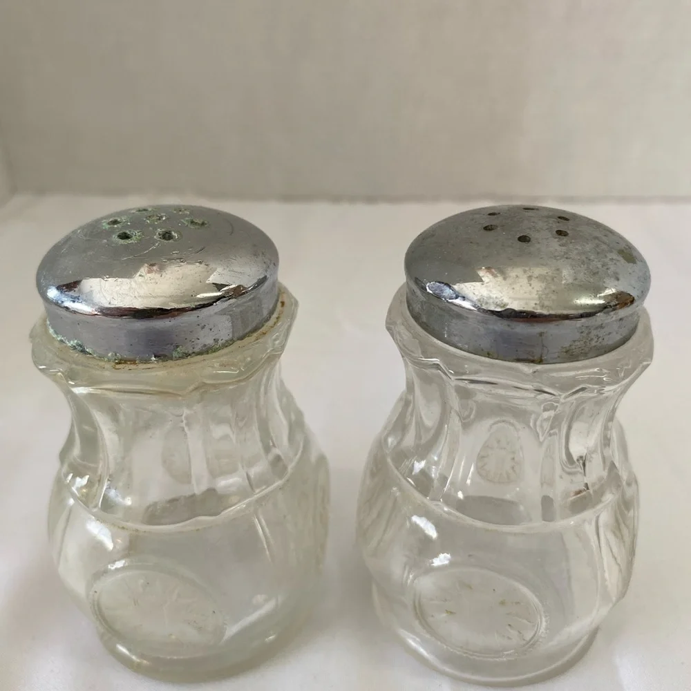 Glass Salt & Pepper Shakers (EO)